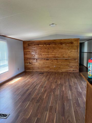 160 E Haynes Street, Vinita, OK 74301