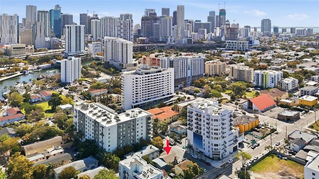 667 NW 1st St, Miami, FL 33128