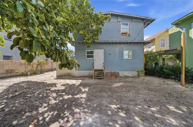 667 NW 1st St, Miami, FL 33128