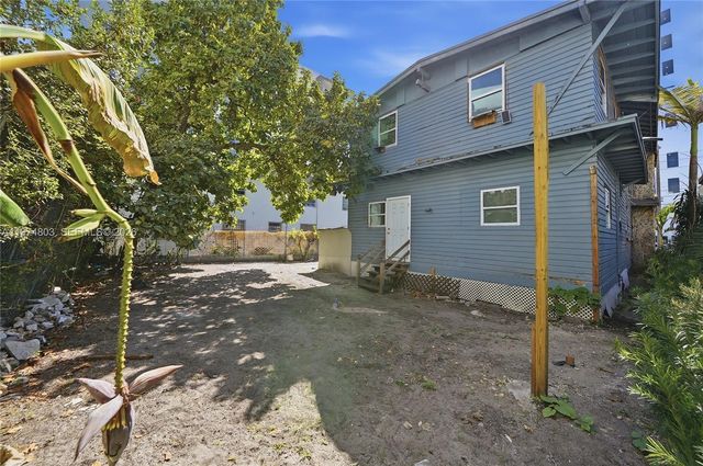 667 NW 1st St, Miami, FL 33128