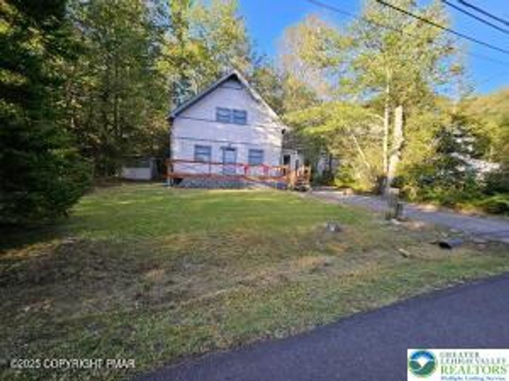 222 Nadine Boulevard, Coolbaugh Twp, PA 18346