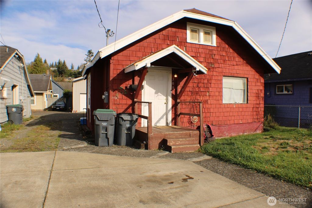 309 Eklund Avenue, Hoquiam, WA 98550