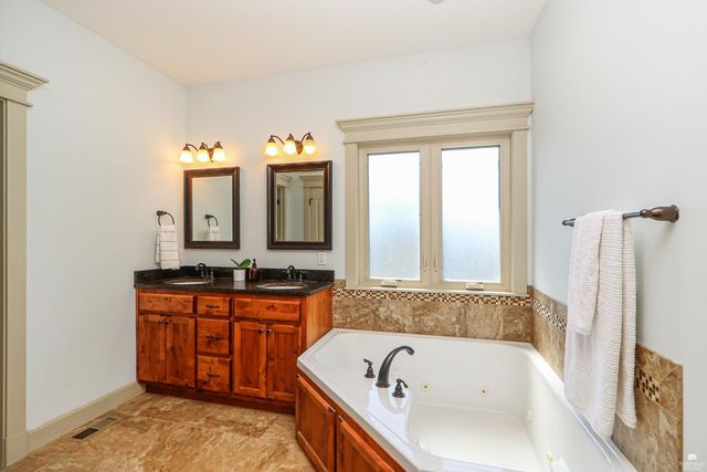 3605 Eastridge Circle, Manhattan, KS 66503