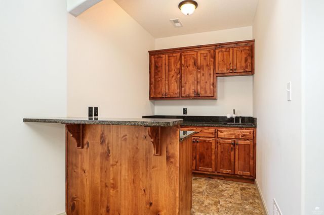 3605 Eastridge Circle, Manhattan, KS 66503