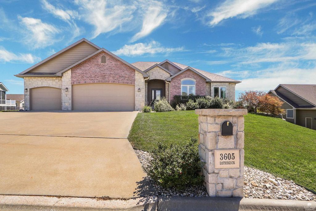 3605 Eastridge Circle, Manhattan, KS 66503