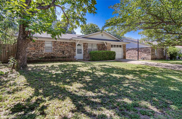 1403 Roberts Avenue, Cleburne, TX 76033