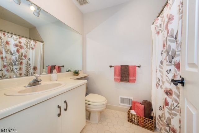 4607 Patterson St, Bridgewater Twp., NJ 08807