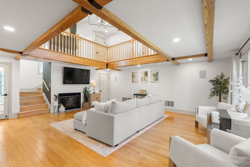 22 Old Cambridge Turnpike, Lincoln, MA 01773