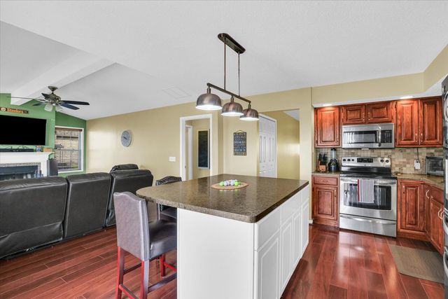 609 Pheasant Run Road, Tuscola, IL 61953