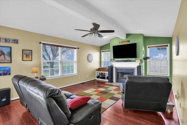 609 Pheasant Run Road, Tuscola, IL 61953