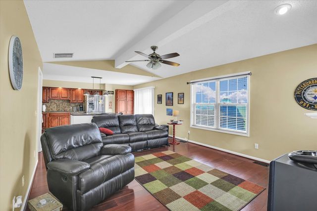 609 Pheasant Run Road, Tuscola, IL 61953