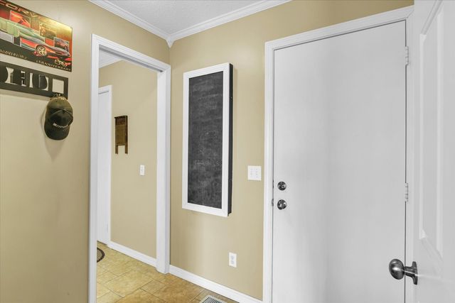 609 Pheasant Run Road, Tuscola, IL 61953