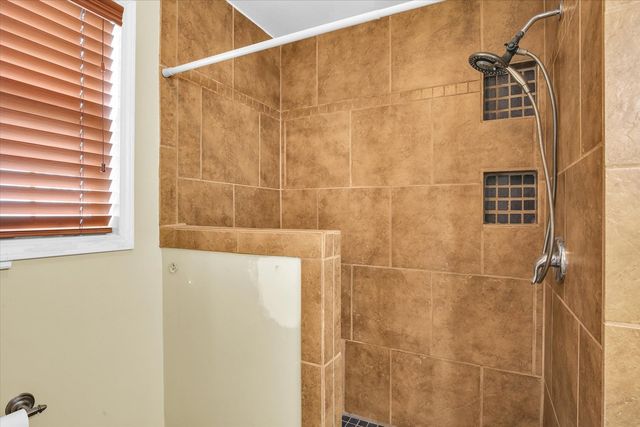 609 Pheasant Run Road, Tuscola, IL 61953