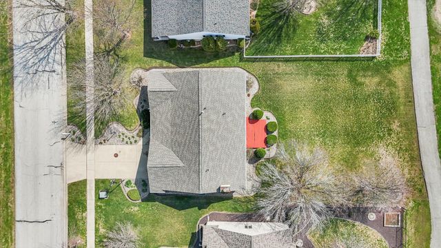 609 Pheasant Run Road, Tuscola, IL 61953