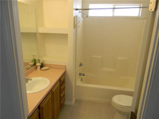 16846 E Avenue T, Llano, CA 93544