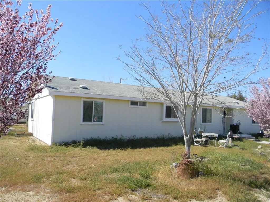 16846 E Avenue T, Llano, CA 93544