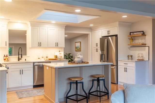 24 W Knollwood Circle, North Kingstown, RI 02852