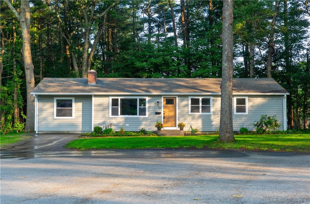 24 W Knollwood Circle, North Kingstown, RI 02852