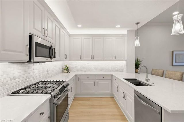 9213 Museo CIR 103, Naples, FL 34114