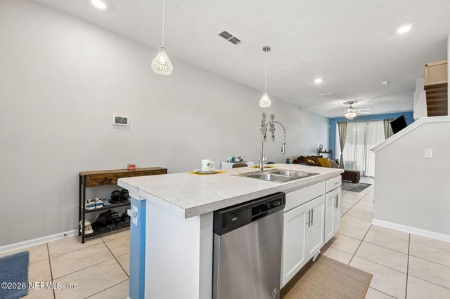 575 OAKLEAF PLANTATION Parkway 103, Orange Park, FL 32065