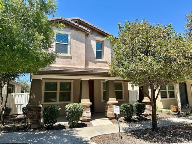 3833 E Robert Street, Gilbert, AZ 85295