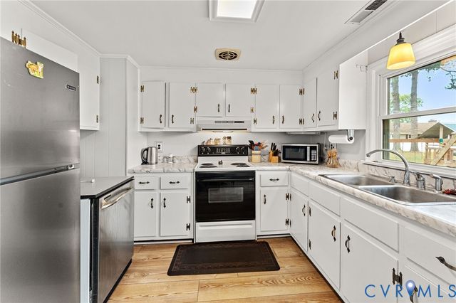 1061 Timberneck Rd, Deltaville, VA 23043