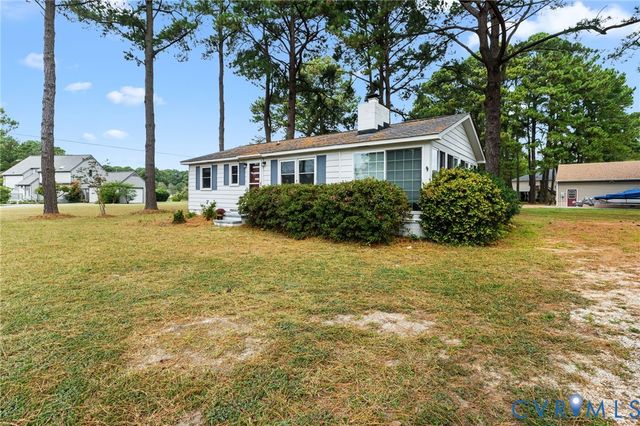 1061 Timberneck Rd, Deltaville, VA 23043