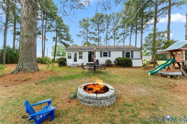 1061 Timberneck Rd, Deltaville, VA 23043