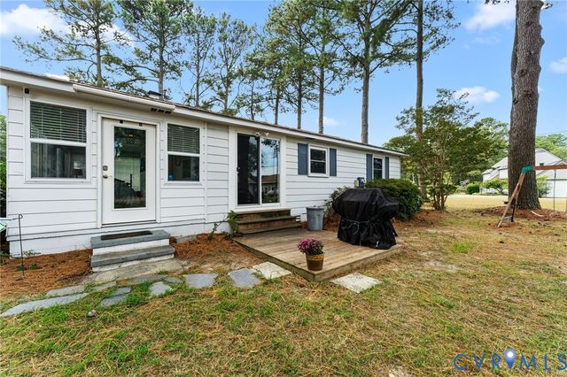 1061 Timberneck Rd, Deltaville, VA 23043