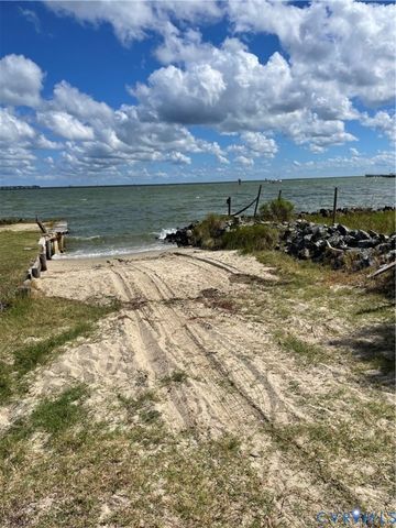 1061 Timberneck Rd, Deltaville, VA 23043