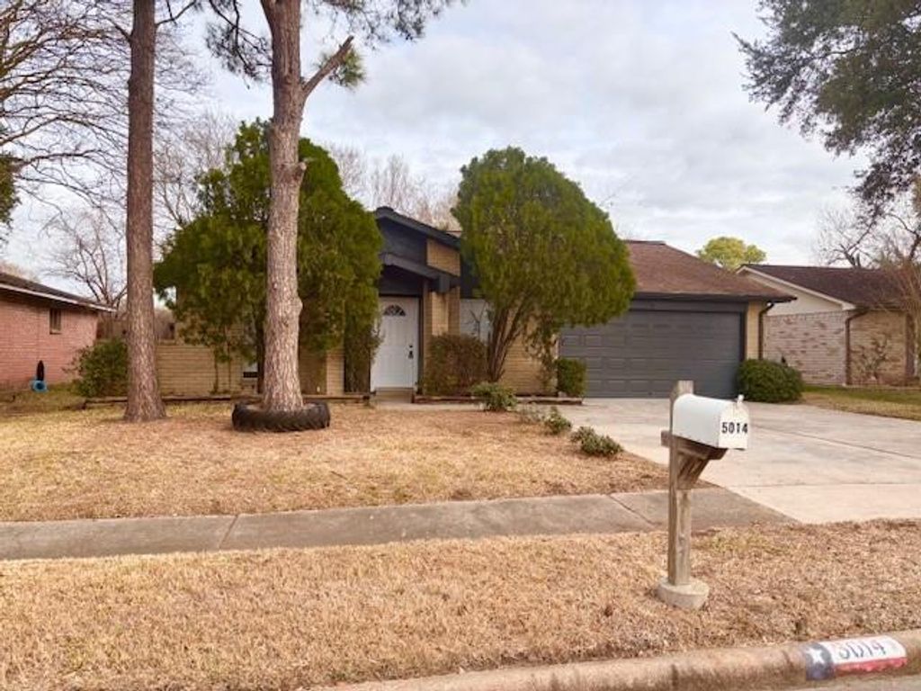 5014 Meadow Place Drive, La Porte, TX 77571