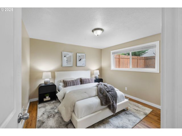 7402 Sw LOCUST St, Portland, OR 97223