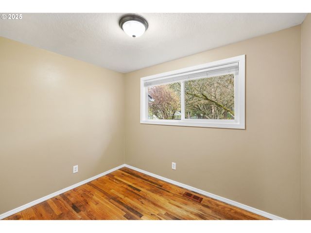 7402 Sw LOCUST St, Portland, OR 97223