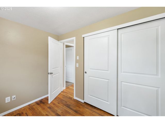 7402 Sw LOCUST St, Portland, OR 97223