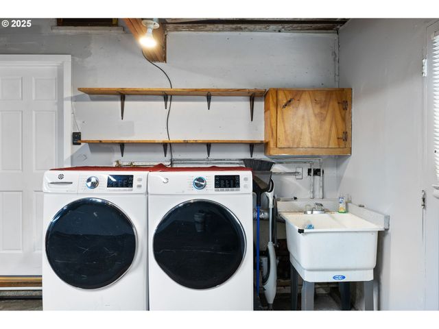 7402 Sw LOCUST St, Portland, OR 97223