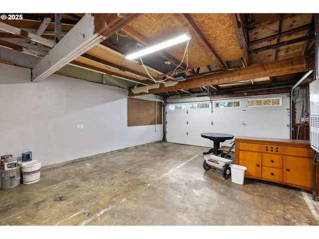 7402 Sw LOCUST St, Portland, OR 97223