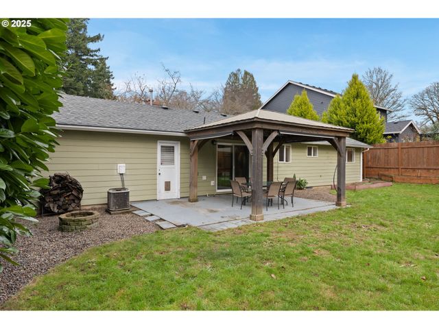 7402 Sw LOCUST St, Portland, OR 97223