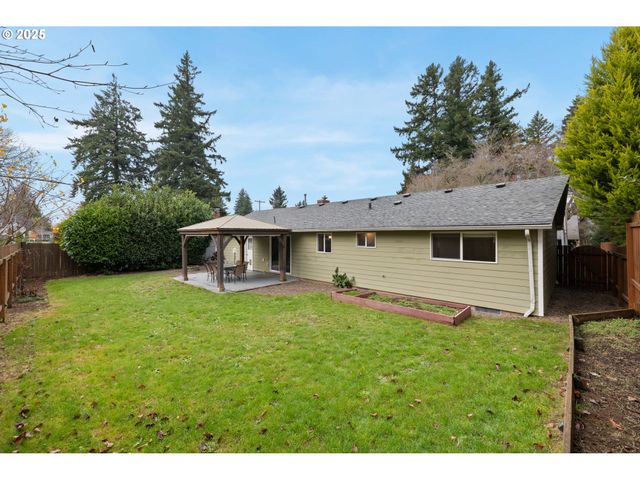 7402 Sw LOCUST St, Portland, OR 97223