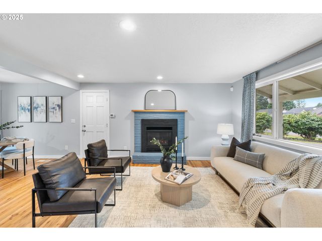 7402 Sw LOCUST St, Portland, OR 97223