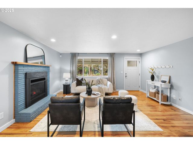 7402 Sw LOCUST St, Portland, OR 97223