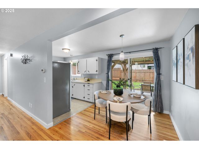 7402 Sw LOCUST St, Portland, OR 97223