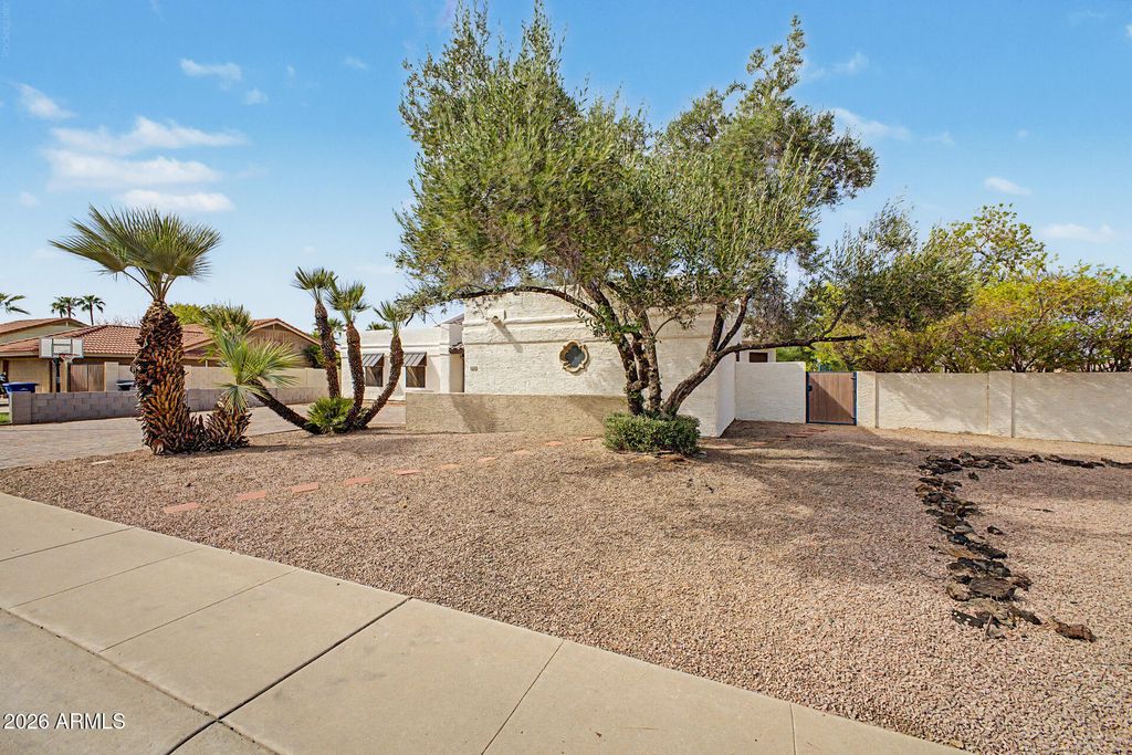 300 W CHILTON Street, Chandler, AZ 85225 — photo 5