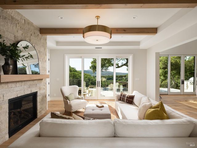 9995 Courtney Dr, Kenwood, CA 95452