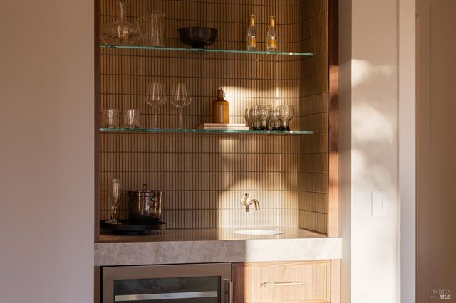 9995 Courtney Dr, Kenwood, CA 95452