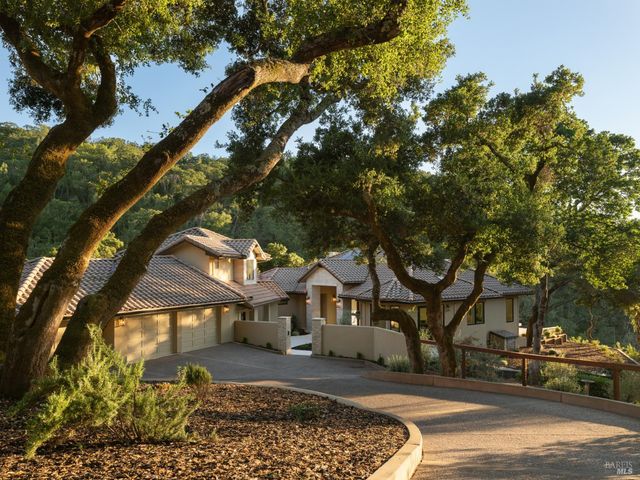 9995 Courtney Dr, Kenwood, CA 95452