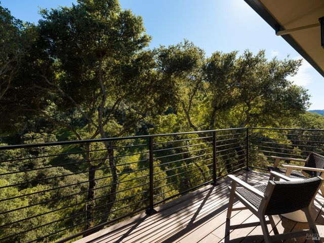 9995 Courtney Dr, Kenwood, CA 95452