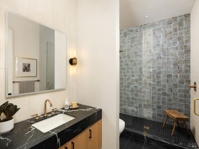 9995 Courtney Dr, Kenwood, CA 95452