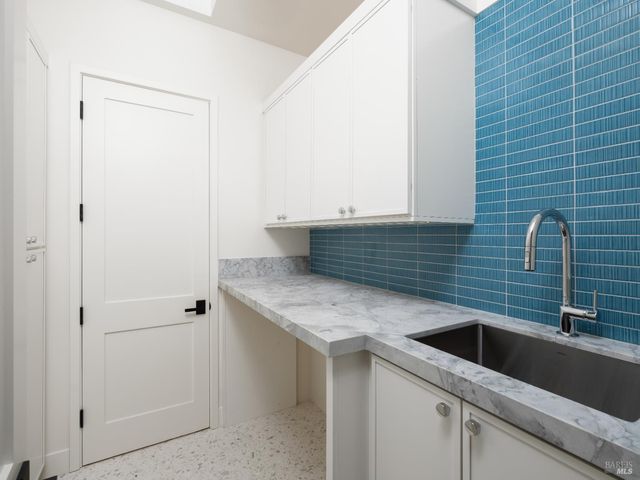 9995 Courtney Dr, Kenwood, CA 95452