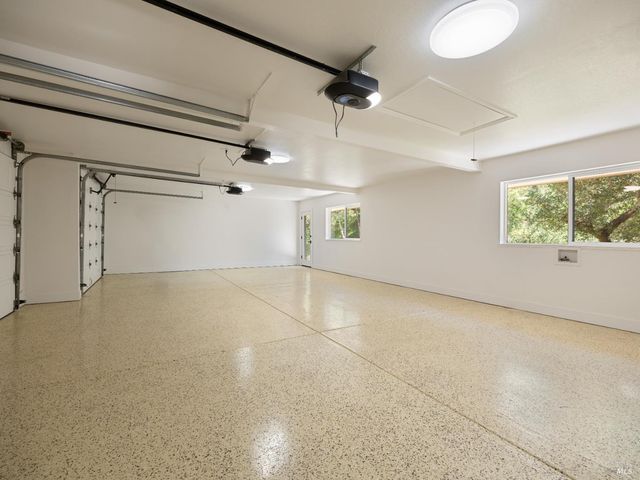 9995 Courtney Dr, Kenwood, CA 95452