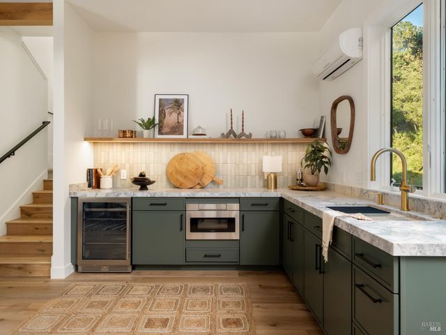 9995 Courtney Dr, Kenwood, CA 95452